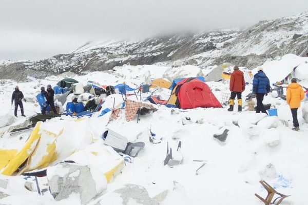 600px-Nepal-2015-Everest-fonte-wwwansait